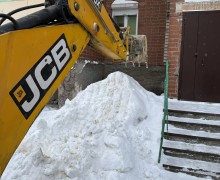 Осуществляется механизированная очистка и вывоз снега с придомовой территории