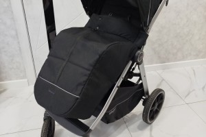 Продам прогулочную коляску всесезонную