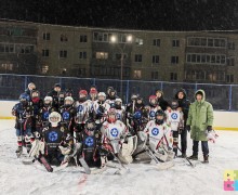 Хоккейный корт во дворе Курчатова, 29 и 31 сегодня торжественно открыли - он практически новый!