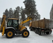 Осуществляется механизированная очистка и вывоз снега с придомовой территории