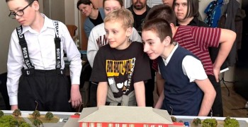 В УрТК состоялось занятие для школьников: они приступили к созданию города будущего